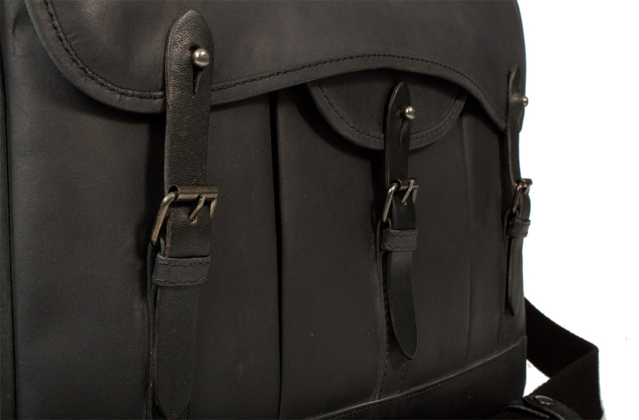 UBERBAG GOBI GRAPHITE GREY LEATHER MESSENGER BAG